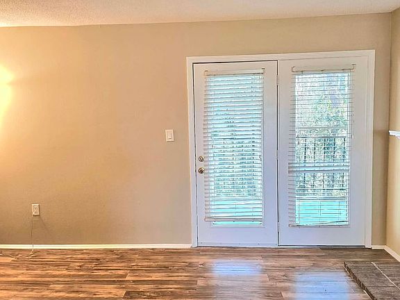 3rd image of 1100 Skyland Dr APT R5