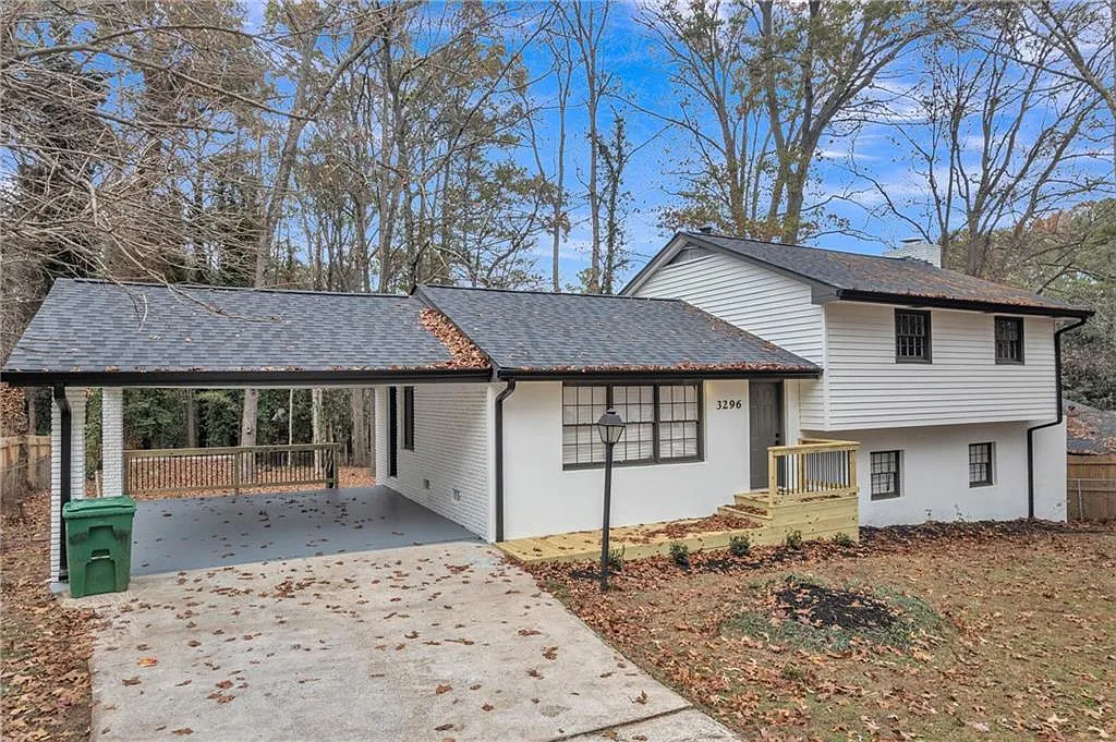 4 bed, 2.0 bath, 1971 sqft, $2,400 — Photo 1