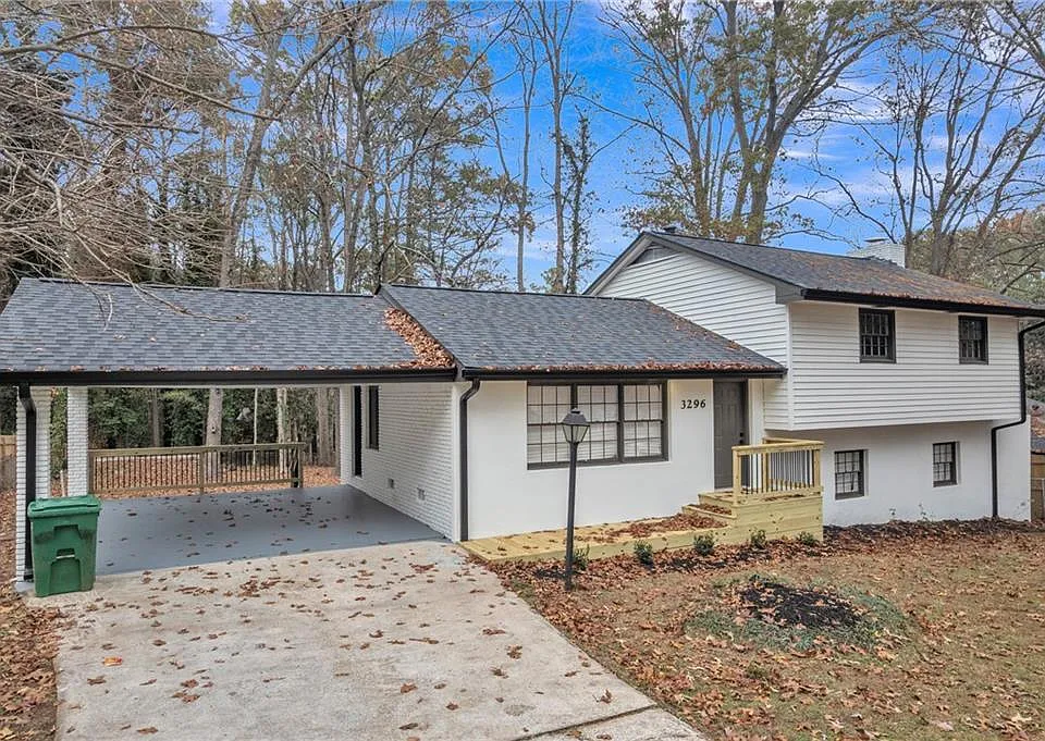 3296 Columbia Woods Dr