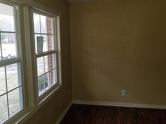 4th image of 2309 Howard Dr