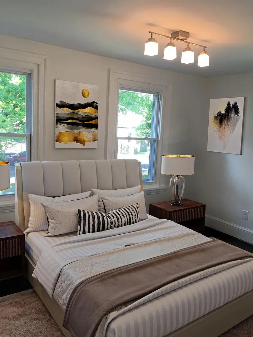 Large Home in the Heart of Ardmore — Photo 3
