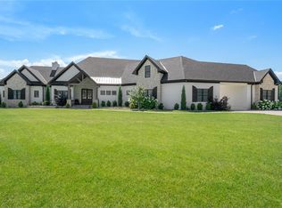1055 Stonecastle Dr, O'Fallon, MO 63366