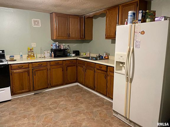 3rd image of 304 Lynda Dr #2
