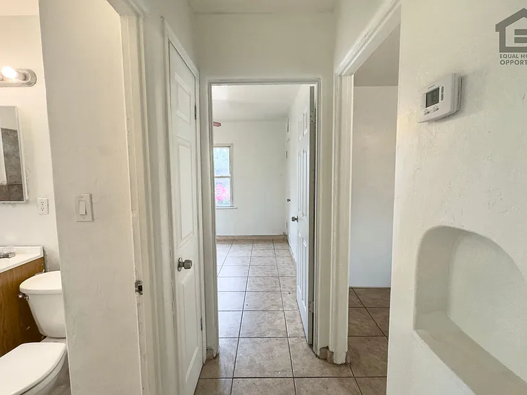 2517 E Culver St — Photo 22