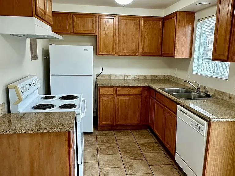 305 6th Townhomes Ave — Photo 3