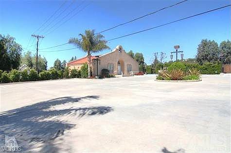 3rd image of 1825 Los Feliz Dr