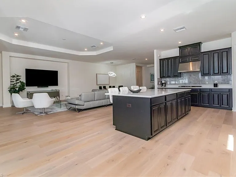 11110 Canal Grande Dr — Photo 9