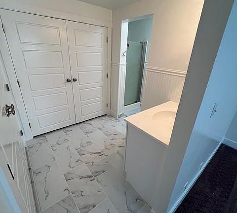 3rd image of 1200 E Cottonwood Hills Dr