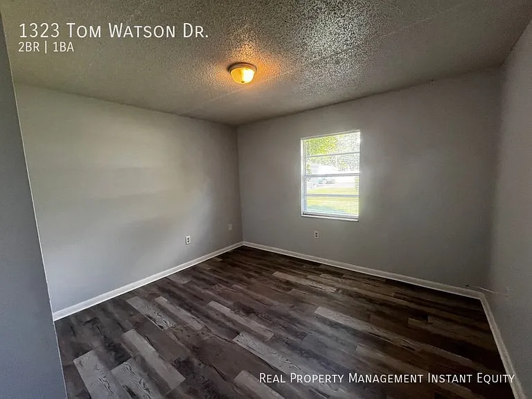 1323 Tom Watson Dr — Photo 6