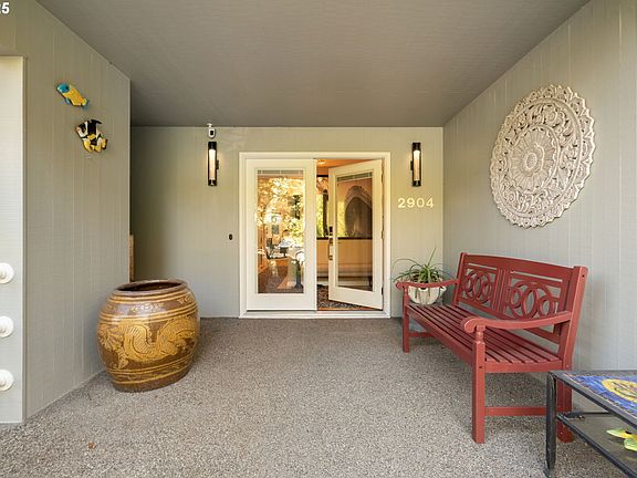 5th image of 2904 SE Berkeley Pl