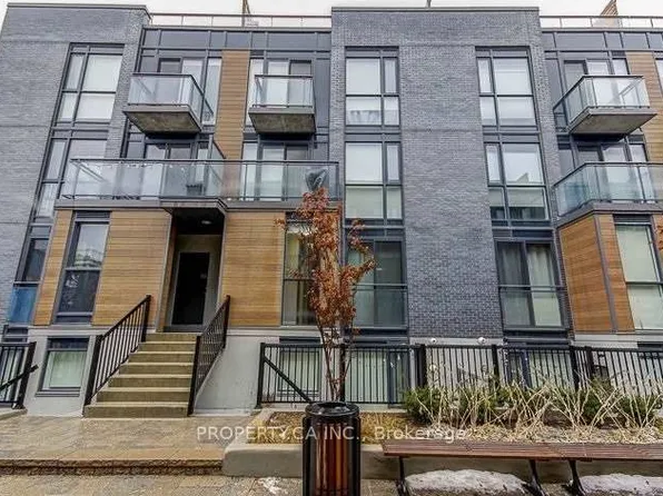 15 Sousa Mendes St #702, Toronto, ON M6P 0A9