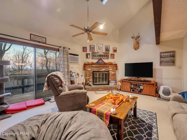 131 Cross Country Ln, Tannersville, PA 18372