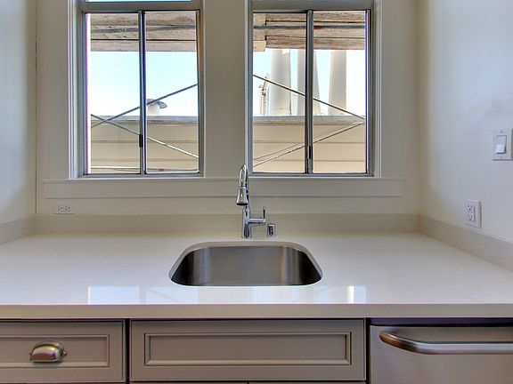 5th image of 859 Vallejo St APT 2