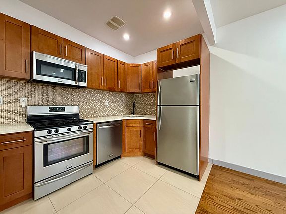 5th image of 688 Halsey St #3