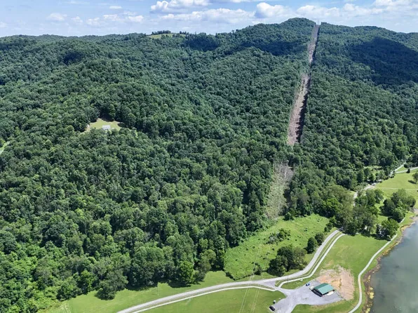 Mountain Lake Dr, North Tazewell, VA 24630