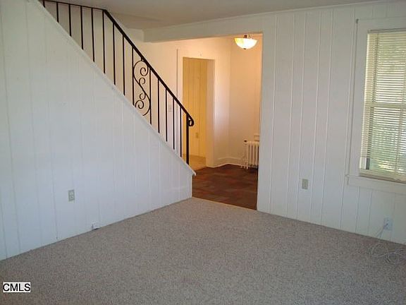 Family Room - 5 Sterling Pl