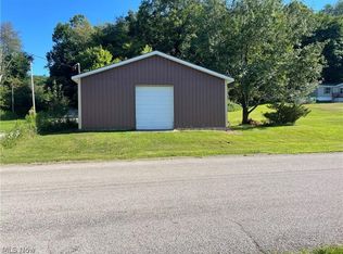 SE Maple Grove Rd, Uhrichsville, OH 44683