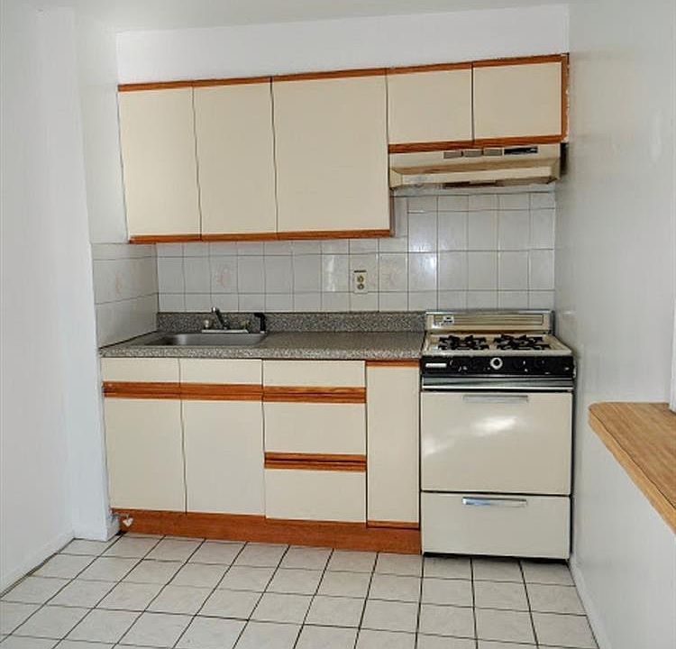 2nd image of 109 Luquer St APT 3A
