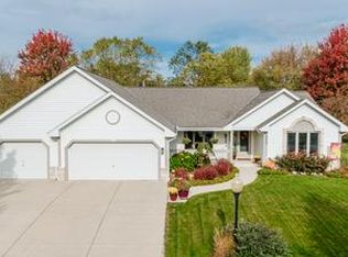 1222 Wegner Dr, Mukwonago, WI 53149