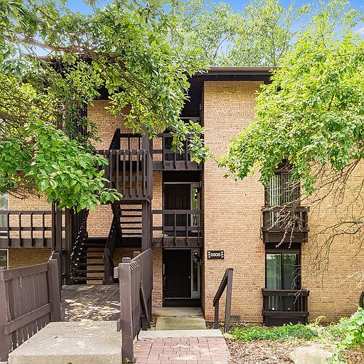 1st image of 5505 Lakeside Dr APT 3E