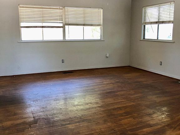 2nd image of 2212 Rosewood Dr