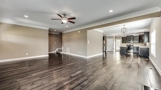 122 Fallberry St — Photo 4