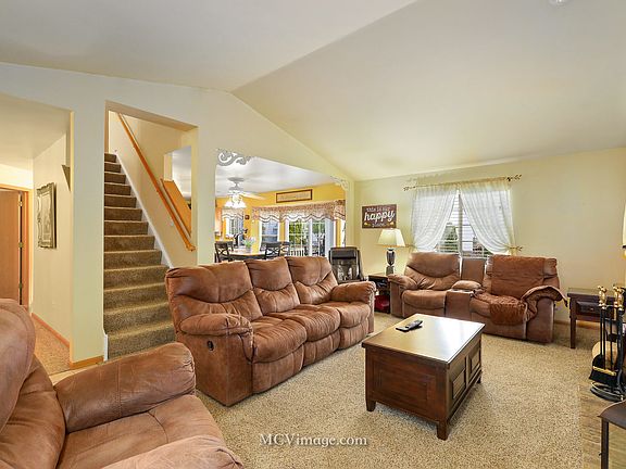 3rd image of 2416 Paradise Cir
