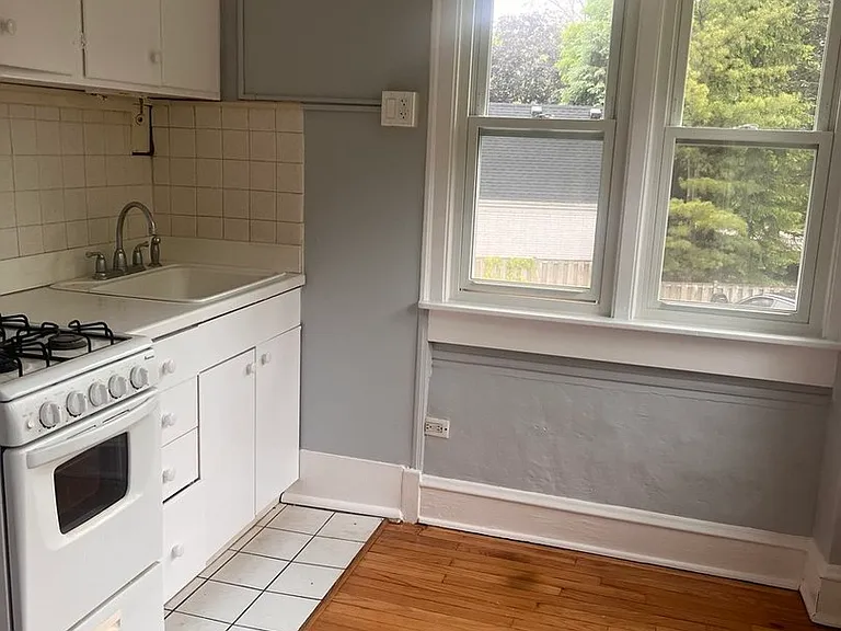 1155 N Saint Johns Ave #F — Photo 4