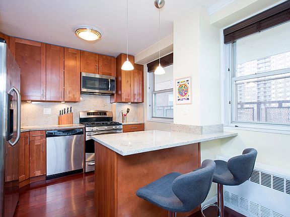 4th image of 5700 Arlington Ave APT 8S