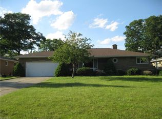 1635 Parkview Dr, Seven Hills, OH 44131