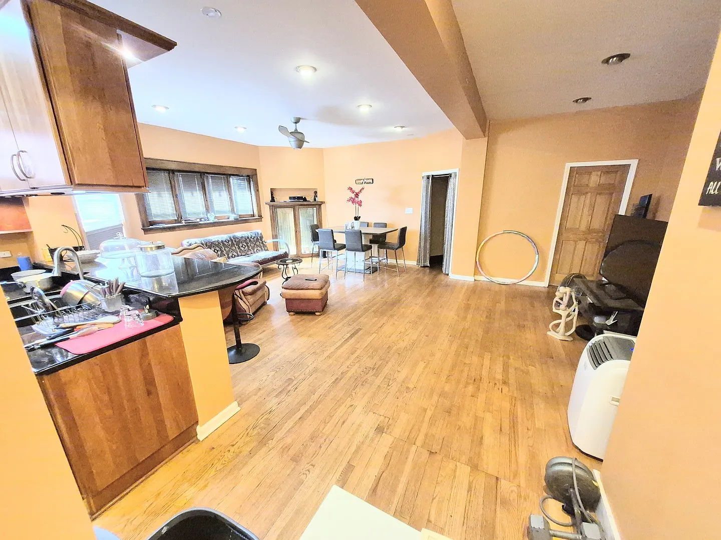 4 bed, 2700 sqft, $2,300 — Photo 3