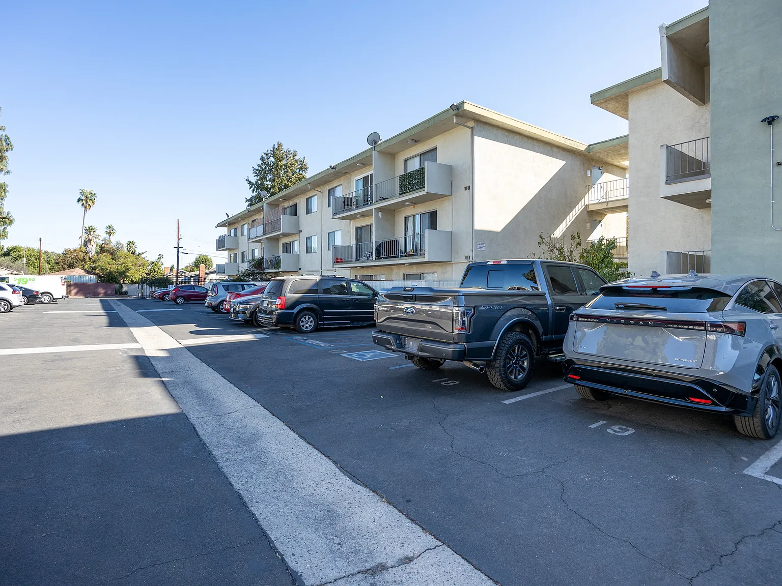 Park Manor Apartments — Photo 4