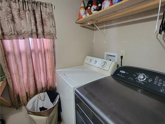 5th image of 1709 Ivory St