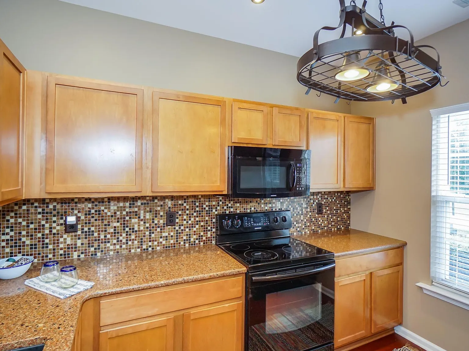 3 bed, 1320 sqft, $1,575 — Photo 3