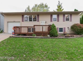 132 Hickory Ave, Streamwood, IL 60107