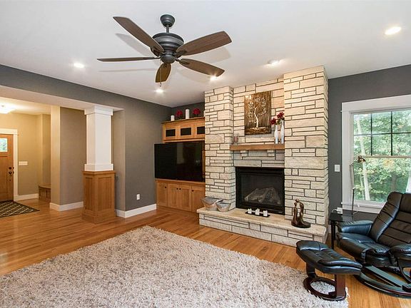 5th image of 2542 Cottonwood Ct NE