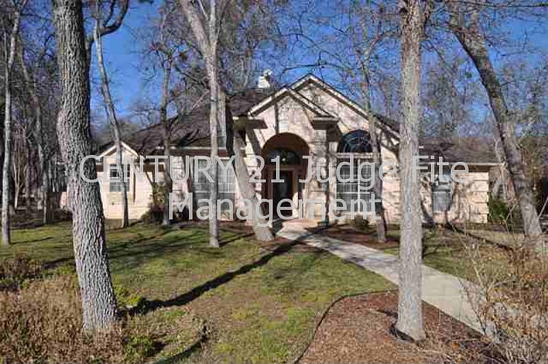 Welcome to 6109 Forest Lane!