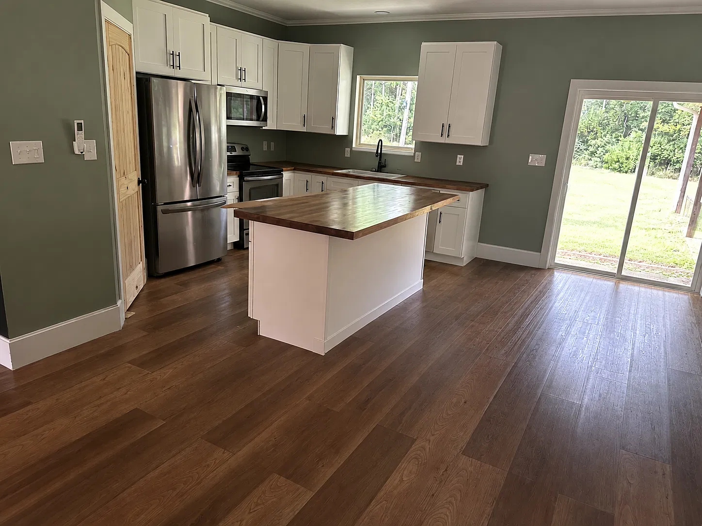 4 bed, 3300 sqft, $2,500 — Photo 4