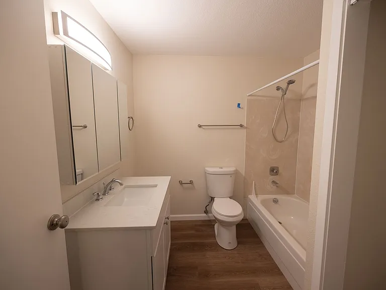 Willow Creek Apartments — Photo 53