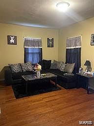 2nd image of 811 Elm St