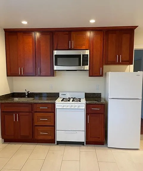 118A Holloway Ave — Photo 2