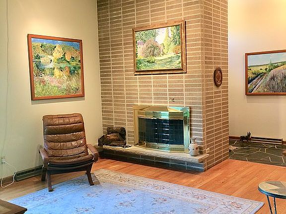 Living room/front hall.