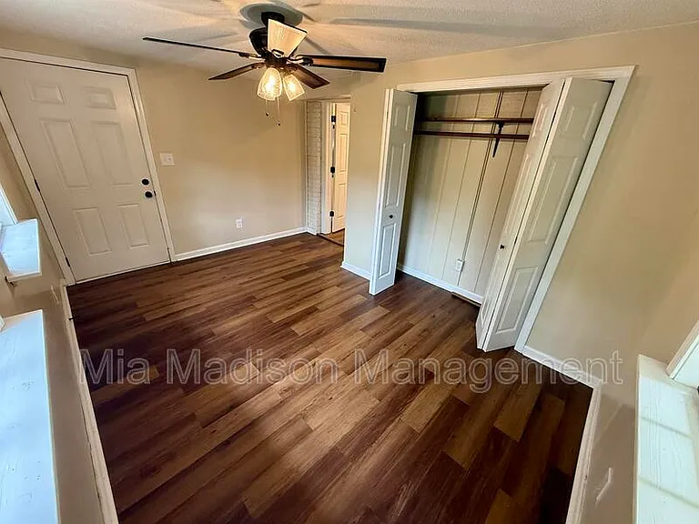 2233 E Derenne Ave — Photo 13
