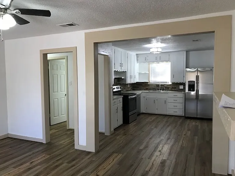 742 S La Salle Dr — Photo 9