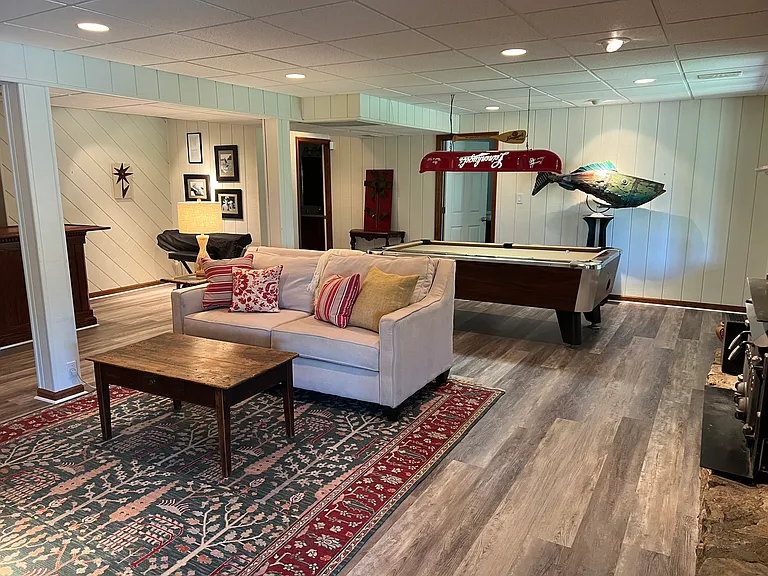 8010 Lakeview Dr — Photo 16