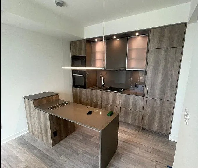 11 Yorkville Ave W #1913 — Photo 12