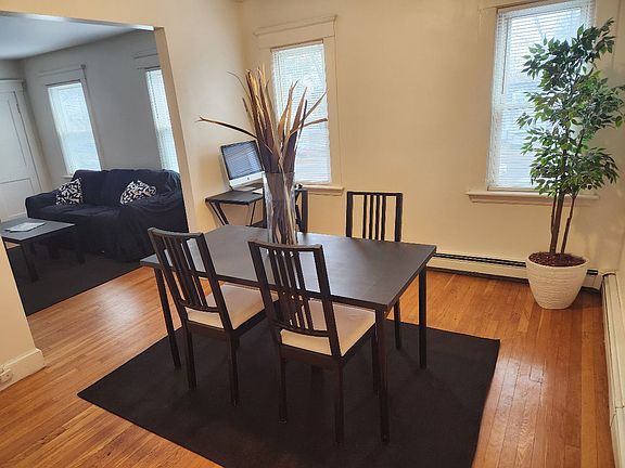 2nd image of 198 Everett St #5