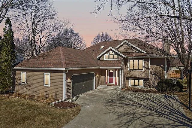 1606 Manchester Xing — Photo 1