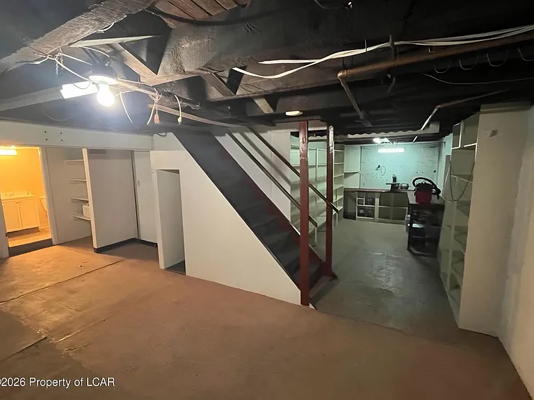260 E Grove St — Photo 34