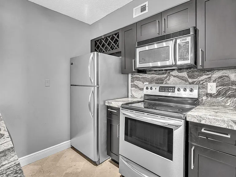 2820 Oakland Forest Dr #107 — Photo 12